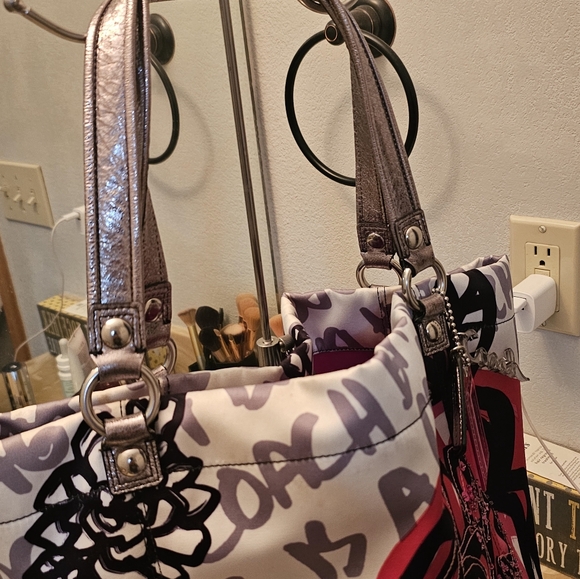 COACH "POPPY" LRG  BAG/WALLET - Picture 4 of 11